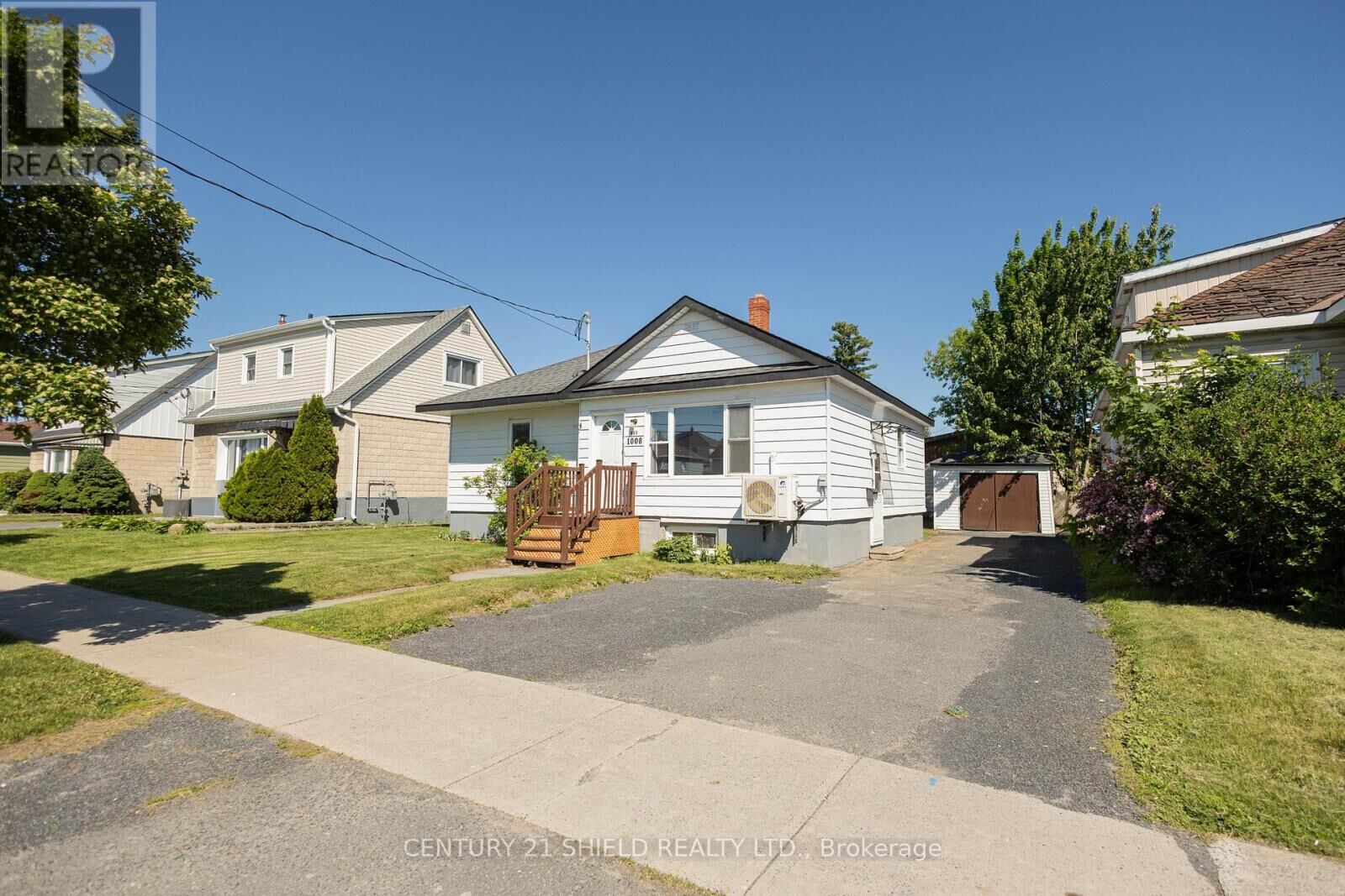 Property Photo:  1008 Second Street E. Street  ON K6H 2A9 