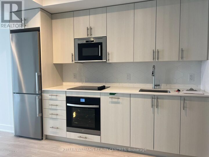 Property Photo:  2545 Simcoe Street North 2514  ON L1H 7K4 