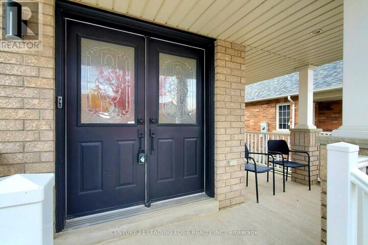 Property Photo:  29 Pardon Avenue  ON L1P 1V1 