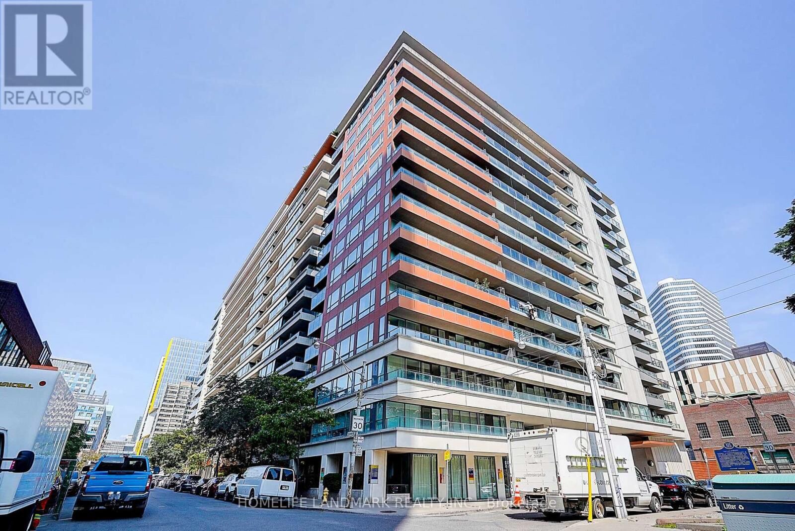Property Photo:  111 Elizabeth Street 1711  ON M5G 1P7 