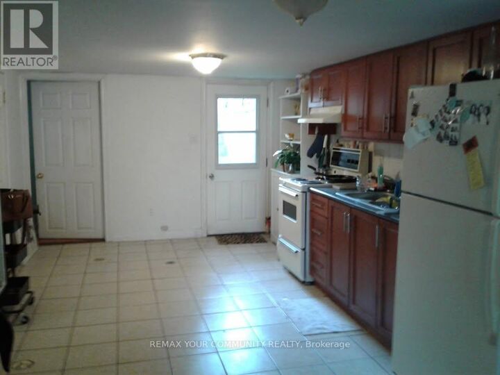 Property Photo:  176 Lisgar Street West Bsmt  ON M6J 3G3 