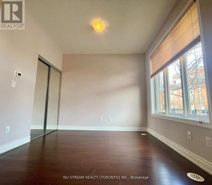 Property Photo:  241 South Park Road  ON L3T 0B6 