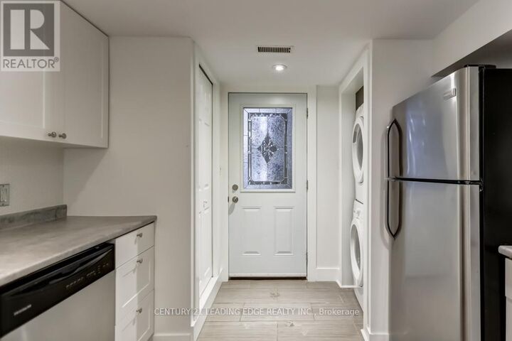 Property Photo:  104 Leslie Street Lower  ON M4M 3C7 