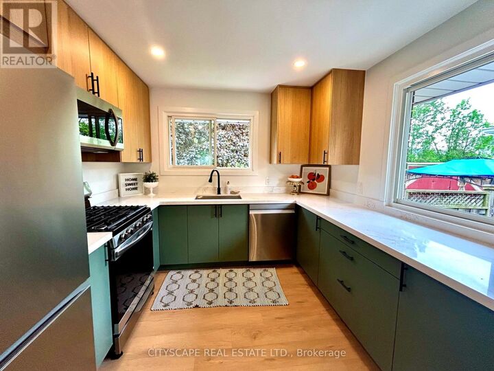 Property Photo:  39 Carousel Avenue  ON L9A 4L7 