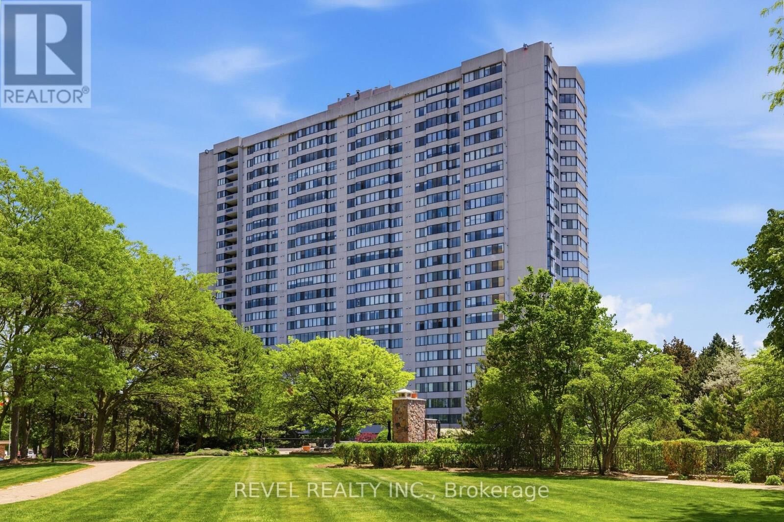 Property Photo:  2330 Bridletowne Circle Ph06  ON M1W 3P6 
