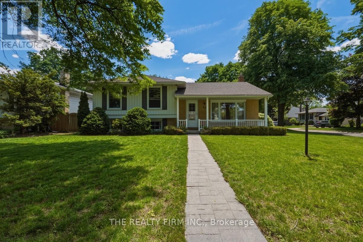 Property Photo:  52 Maxwell Crescent  ON N5X 1Z1 