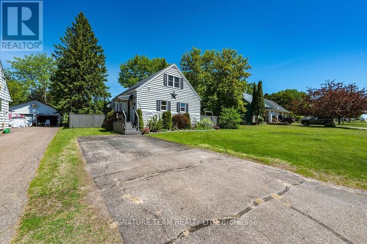 Property Photo:  301 Chamberlain Street  ON K8A 2M6 