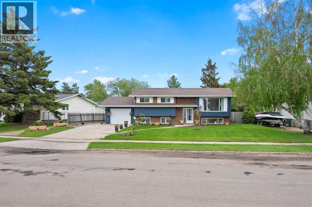 Property Photo:  5609 35 Street  AB T9V 1S1 