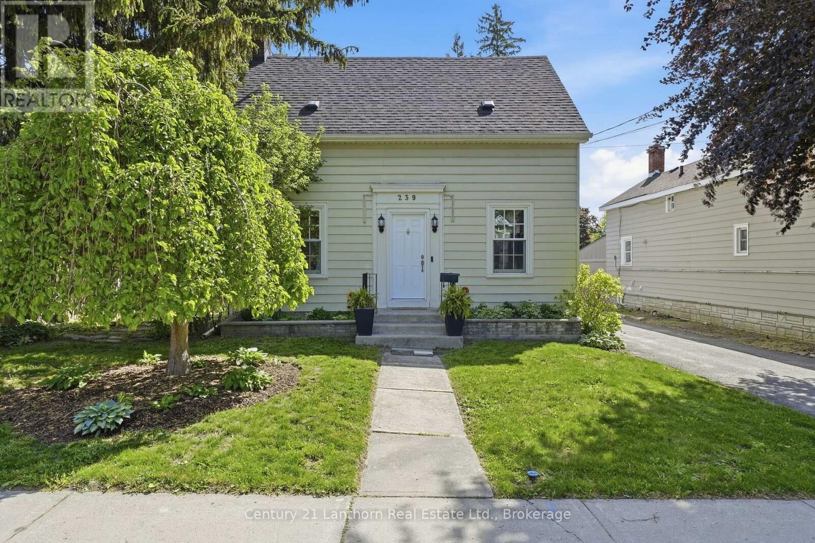 Property Photo:  239 Foster Avenue  ON K8N 3R4 
