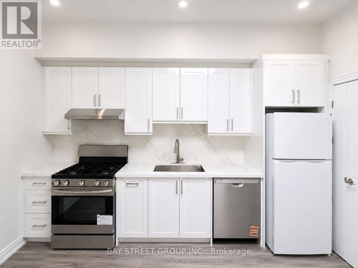 Property Photo:  442 Spadina Avenue D  ON M5T 2G8 