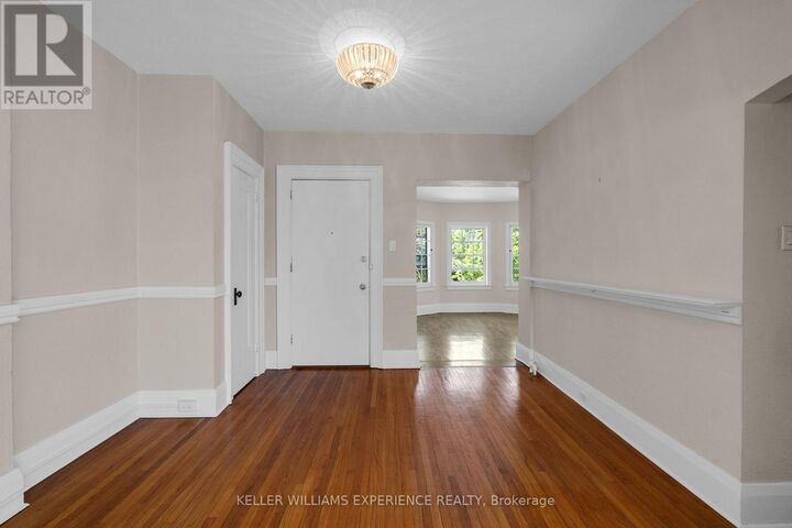 Property Photo:  101 Clapperton Street 5  ON L4M 3G1 