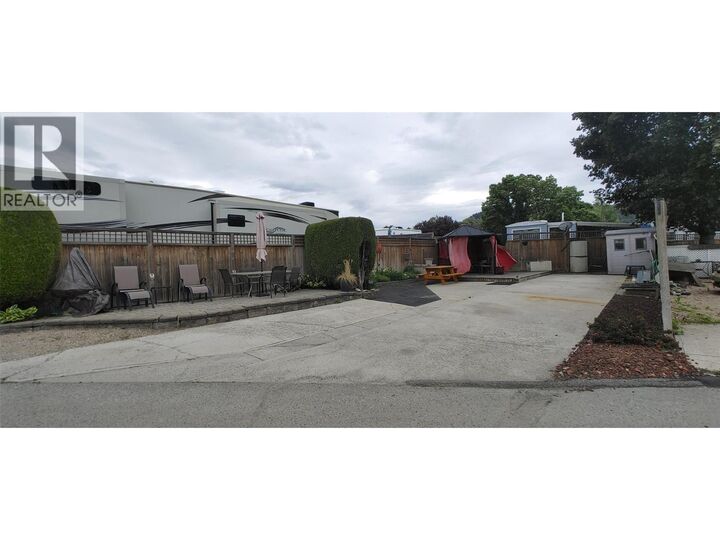 Property Photo:  415 Commonwealth Road 143  BC V4V 1P4 