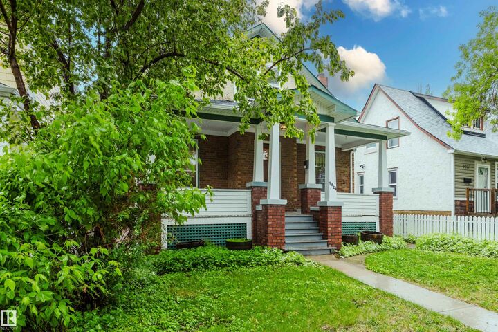 Property Photo:  9929 88 Avenue NW  AB T6E 2R4 