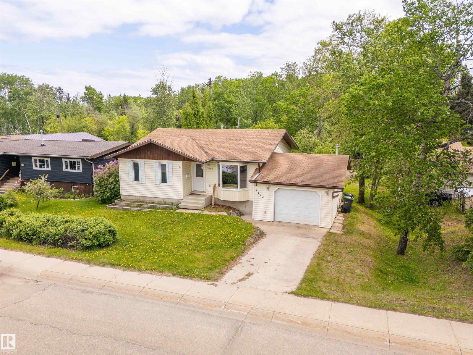 Property Photo: 1414 7 Street AB T9M 1L3