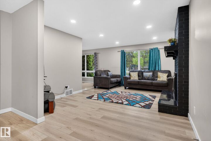 Photo de la propriété:  14332 121 Street NW  AB T5X 3P7 
