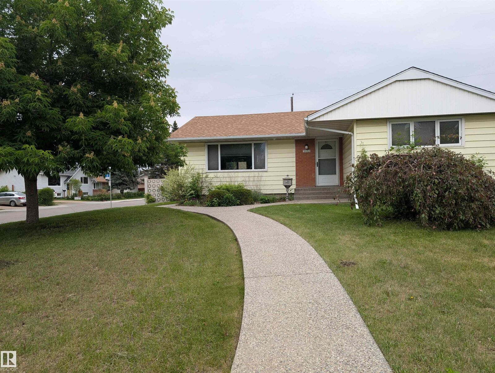 Property Photo:  9443 75 Street NW  AB T6C 2H6 