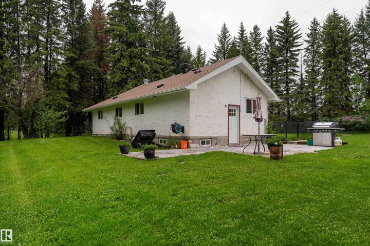 Property Photo:  531031 Range Road 195  AB T0B 4R0 