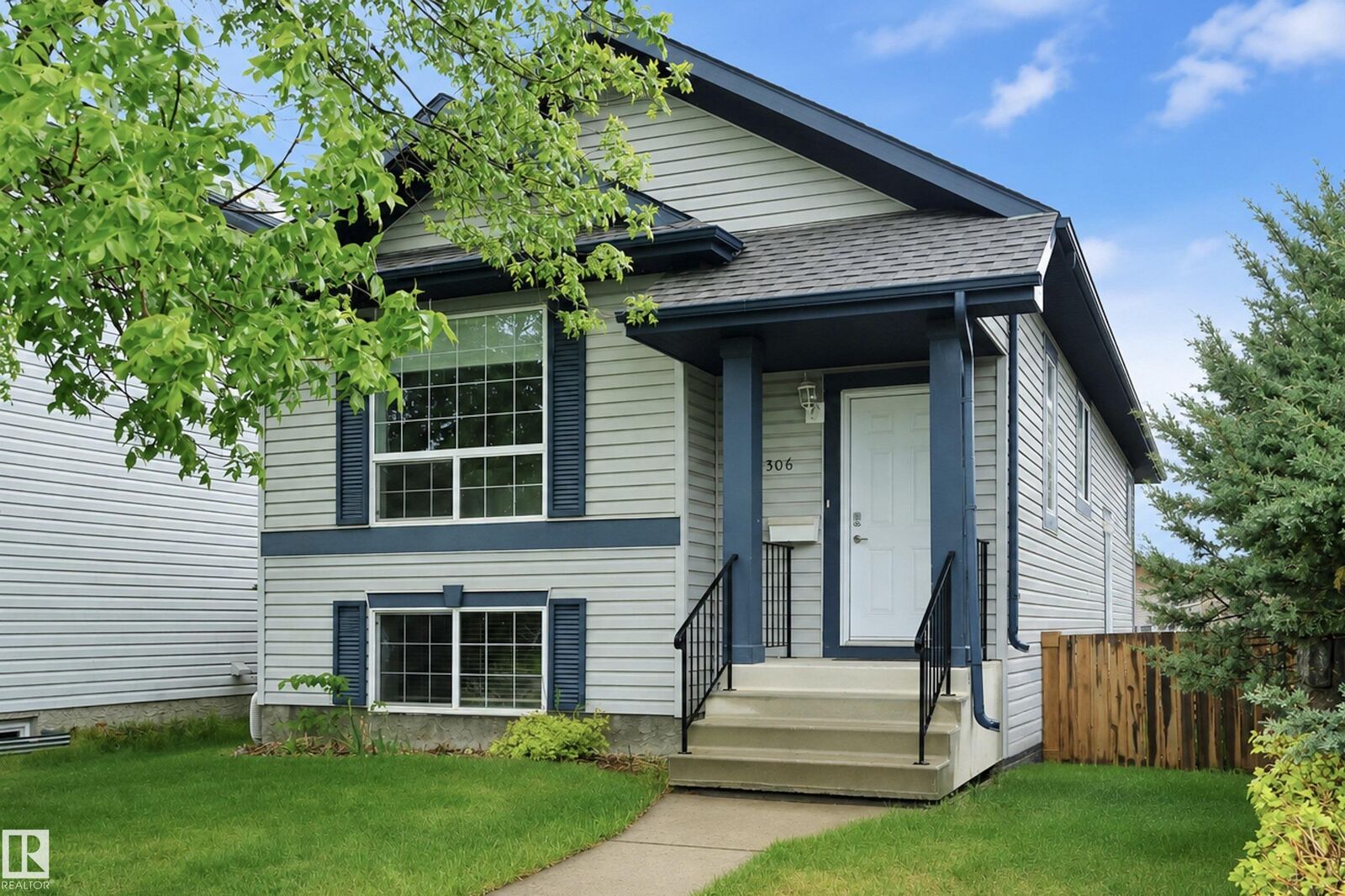 Photo de la propriété:  21306 87A Avenue NW  AB T5T 6T8 