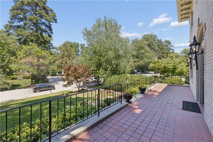Property Photo:  635 E Morningside Drive NE  GA 30324 