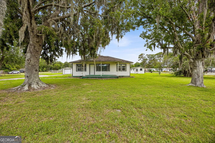 Property Photo: 879 Charlie Smith SR Highway GA 31558