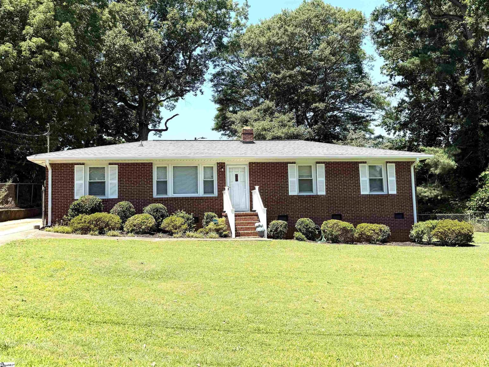 Property Photo: 13 Lynhurst Drive SC 29611