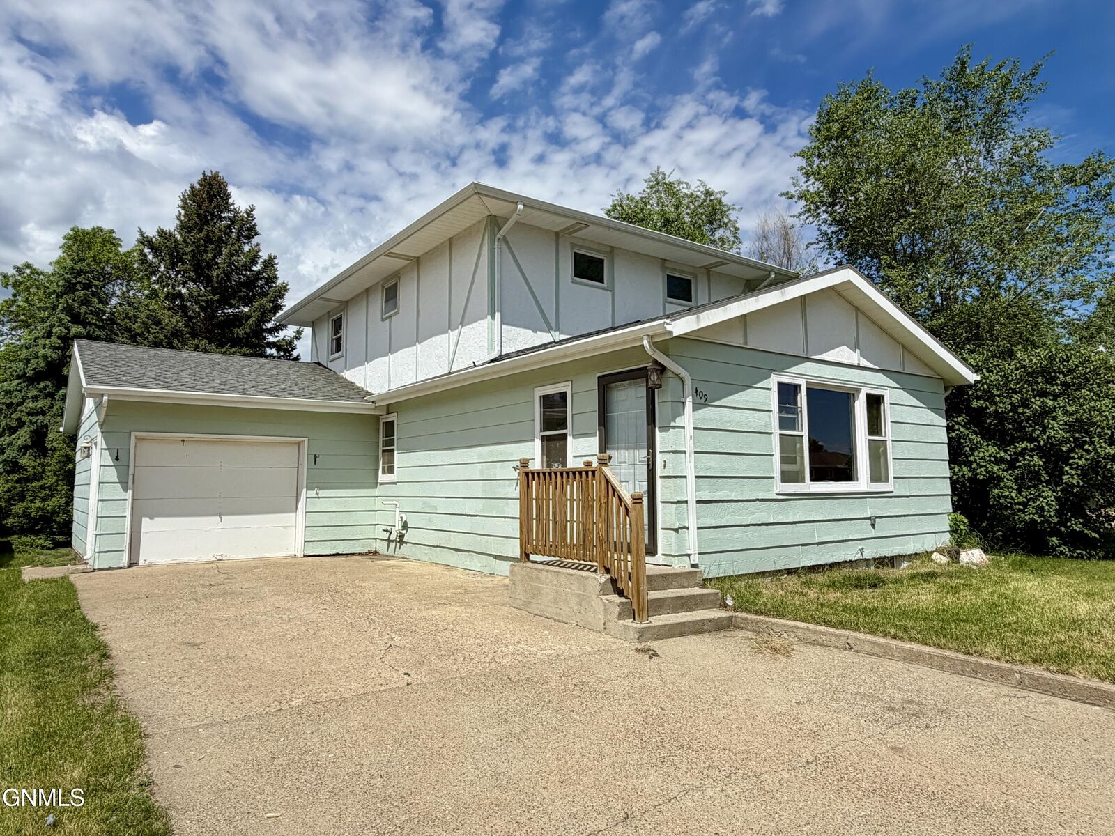 Property Photo:  409 6th Avenue NE  ND 58545 