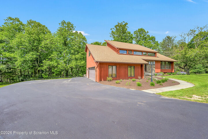 Property Photo:  104 Glenview Lane  PA 18411 