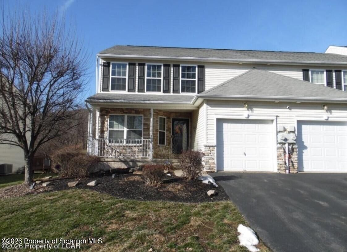 Property Photo:  