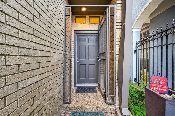 Property Photo: 3027 Bissonnet Street TX 77005