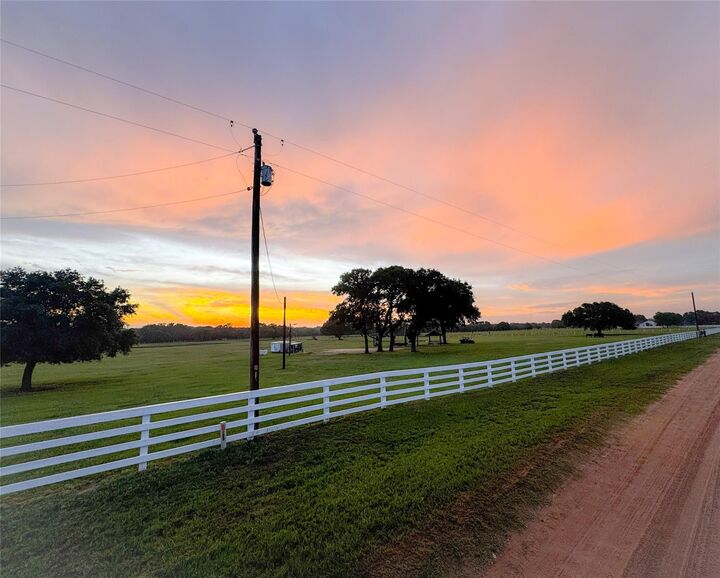 Property Photo:  986 Private Road 1024  TX 77964 