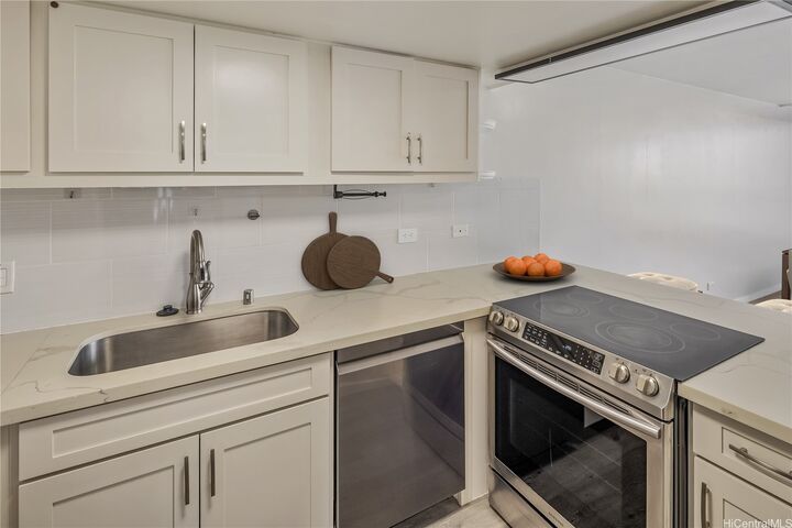 Property Photo:  3130 Ala Ilima Street 5B  HI 96818 