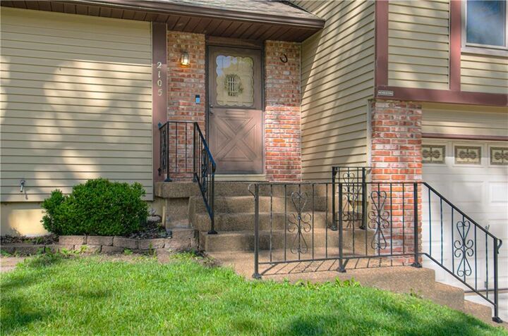 Property Photo:  2105 S Kenwood Street  KS 66062 