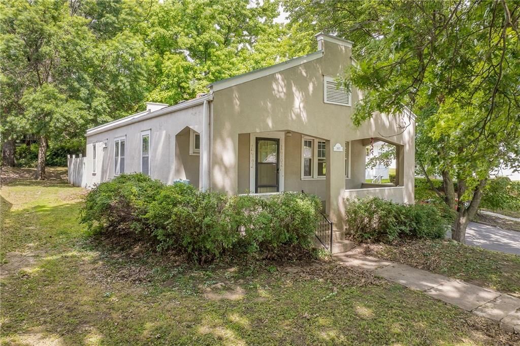 Property Photo:  1402 S 30th Street  MO 64507 
