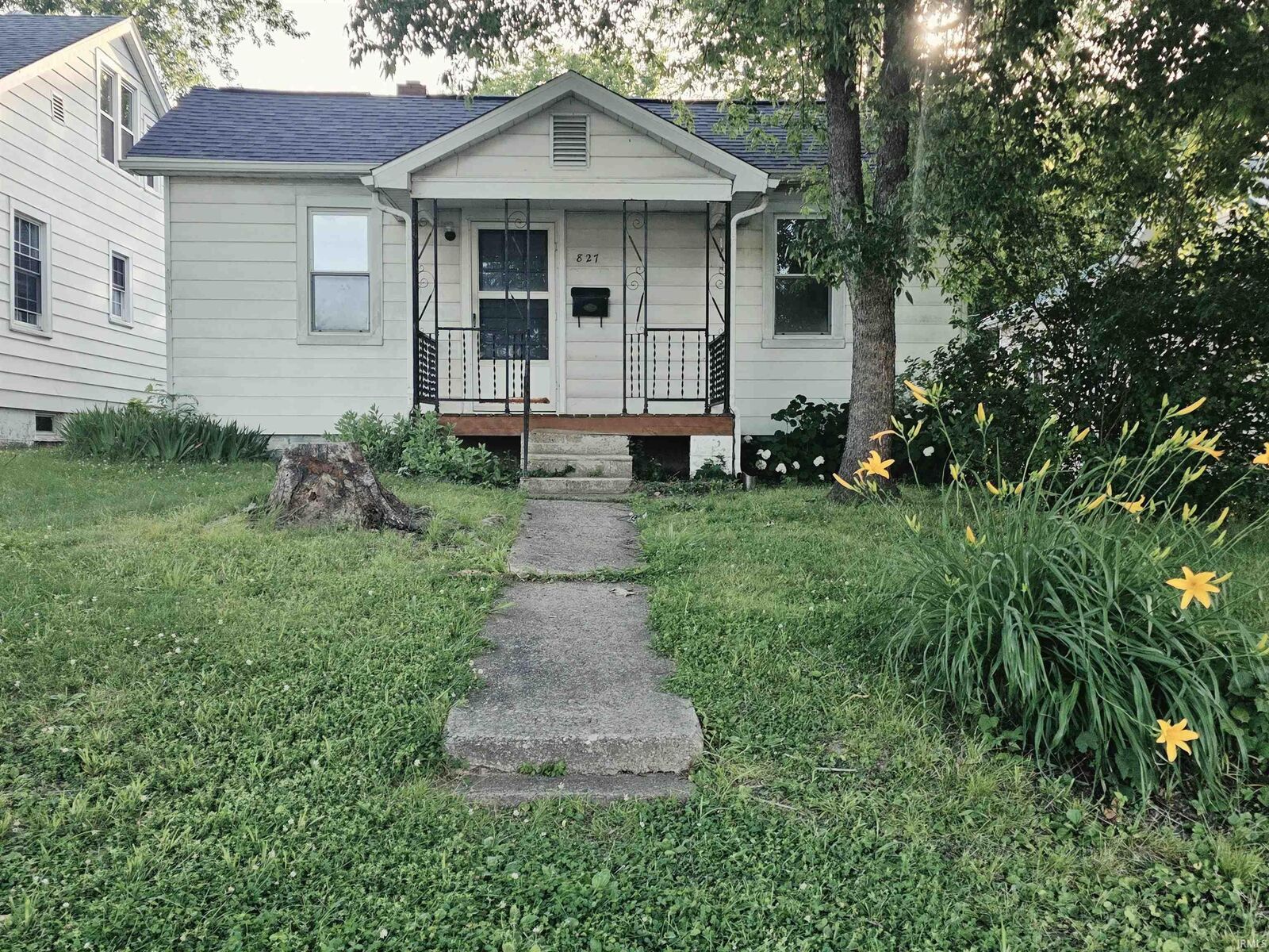 Property Photo:  827 15th Street  IN 47586 