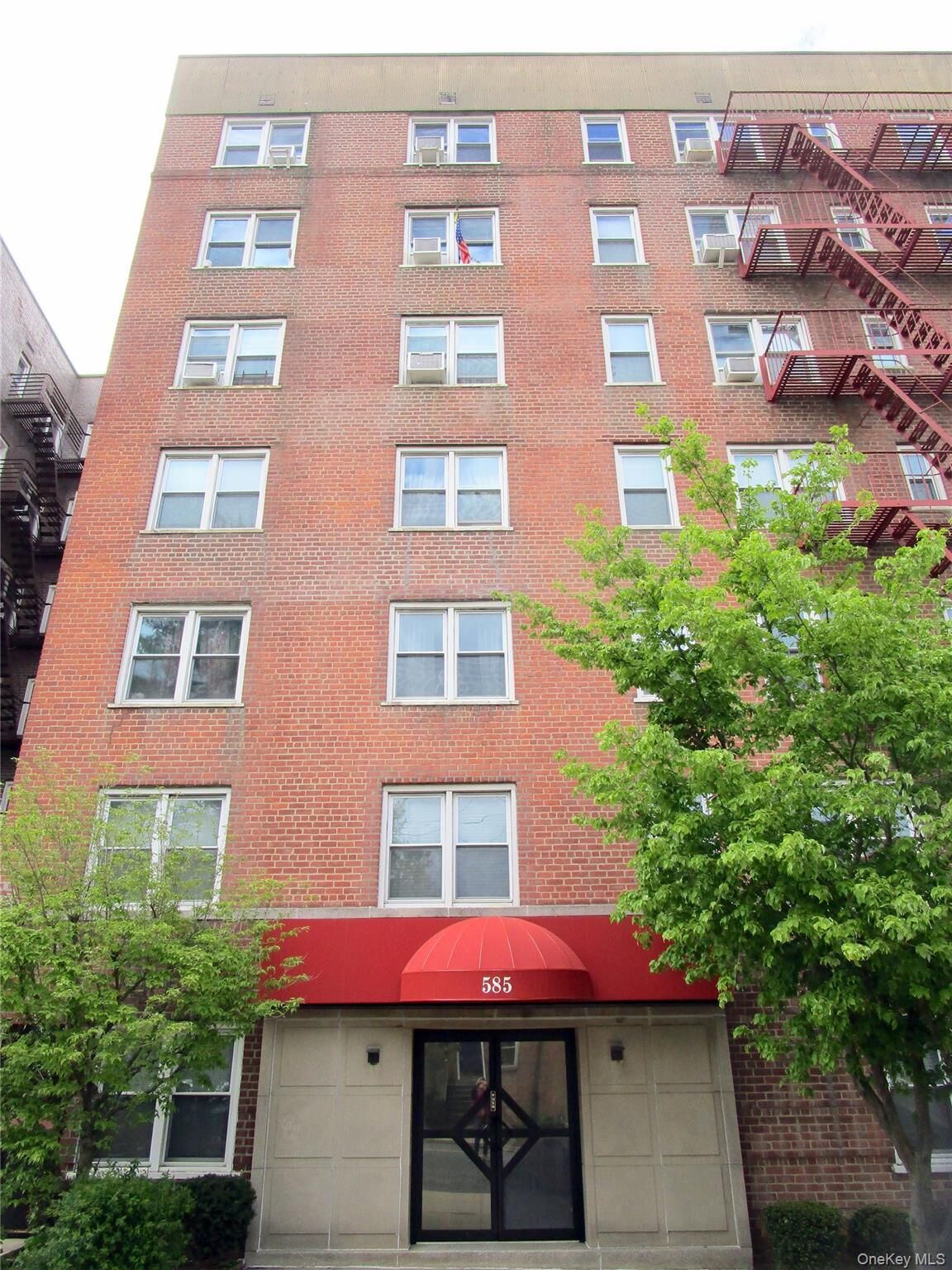 Property Photo:  585 McLean Avenue 6E  NY 10705 