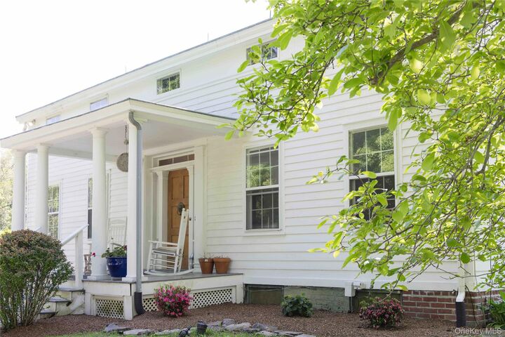Property Photo:  