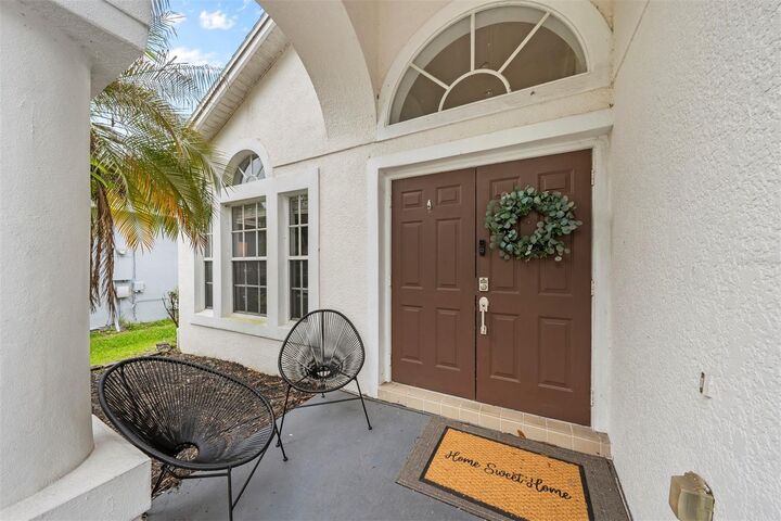 Property Photo:  526 Fitzwilliam Way  FL 32828 