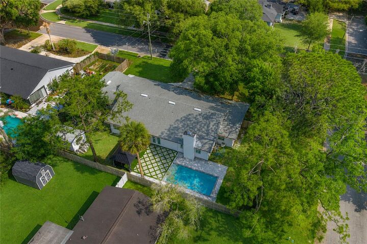 Property Photo:  20 E Division Street  FL 34787 