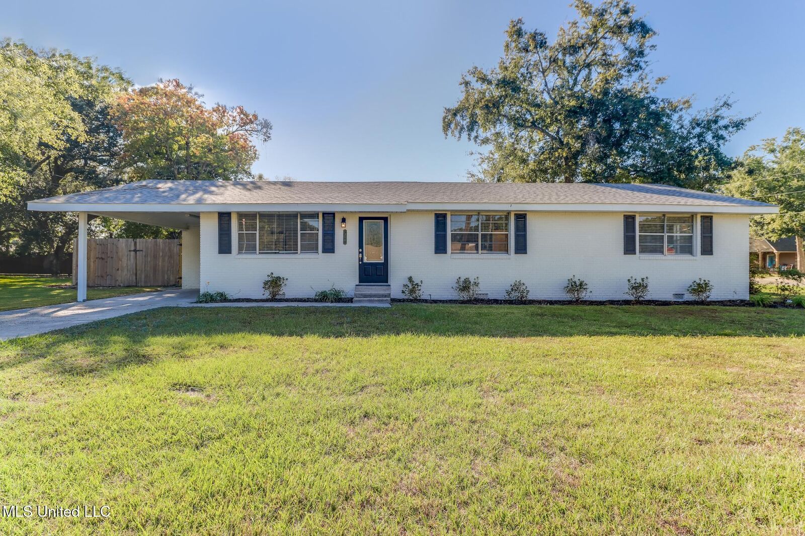 Property Photo:  406 Klondyke Road  MS 39560 