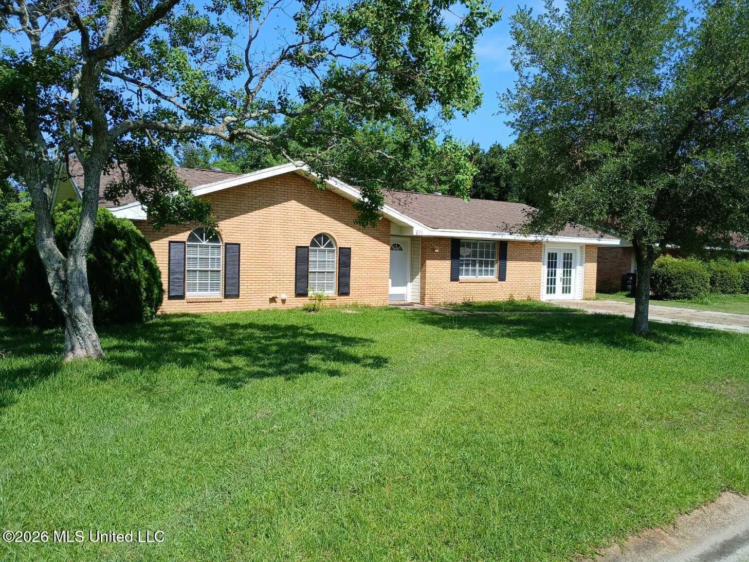 Property Photo: 611 Franklin Avenue MS 39503