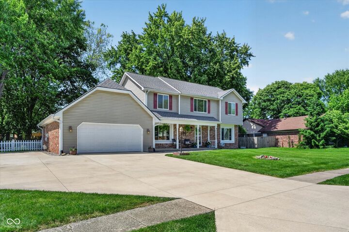 Property Photo:  818 Sunblest Boulevard  IN 46038 