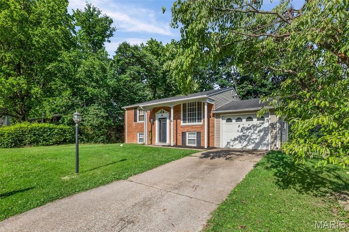 Property Photo: 6 Kingston Drive IL 62208