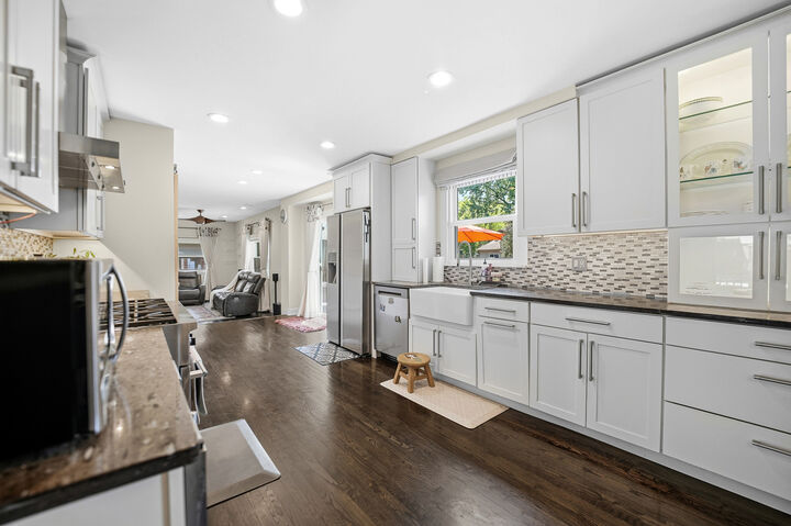 Property Photo: 459 Sussex Court IL 60089