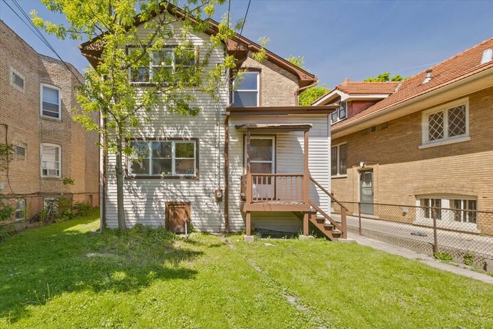 Property Photo: 6515 N Maplewood Avenue IL 60645