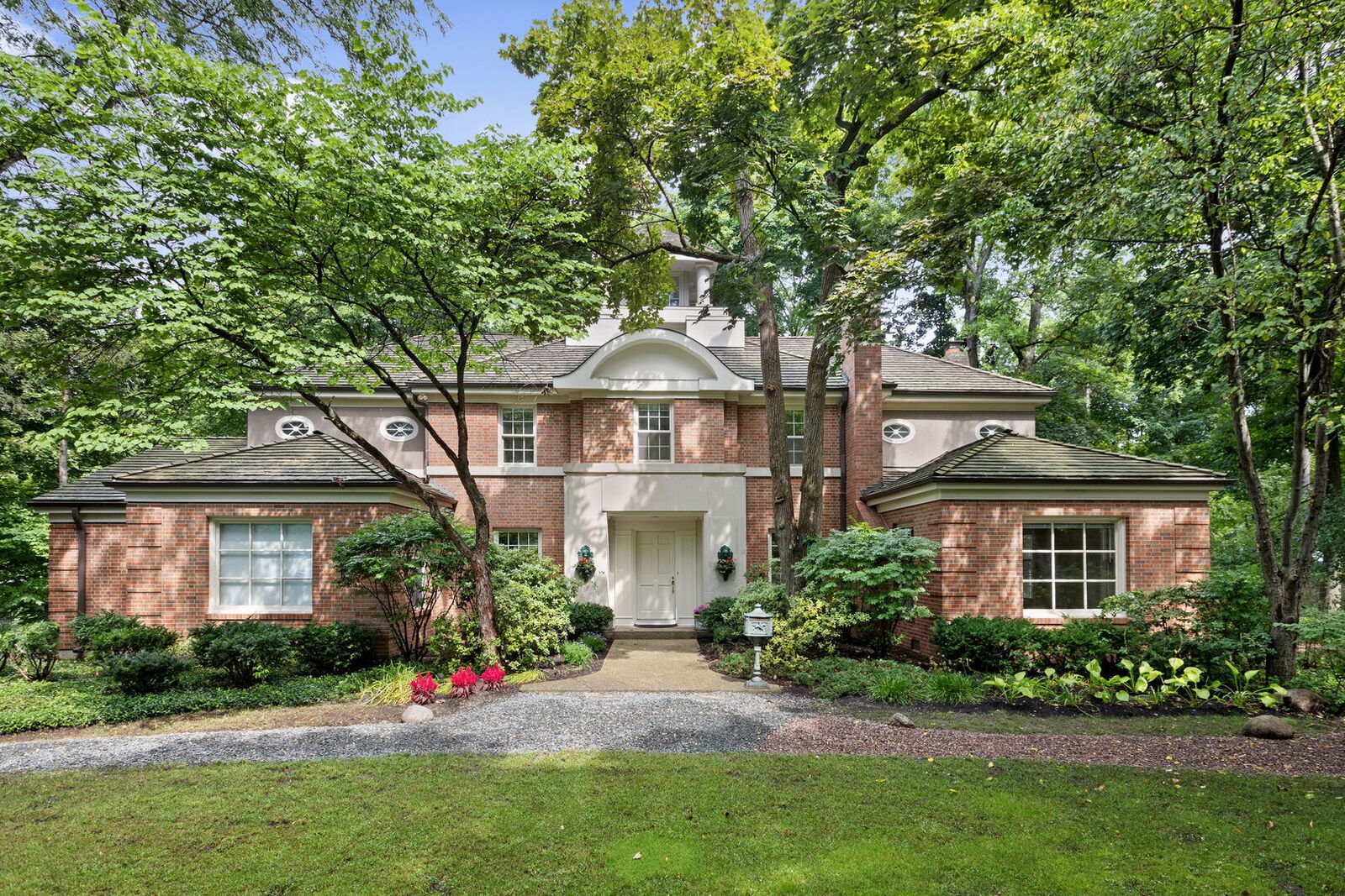 Property Photo: 427 N Sheridan Road IL 60045