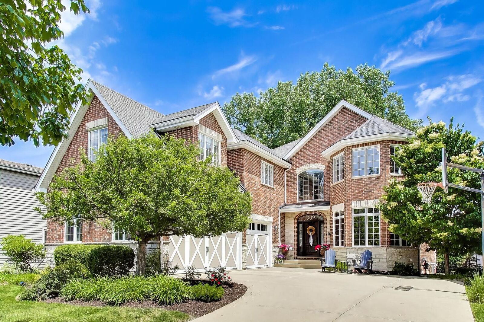 Property Photo:  909 S Cambridge Avenue  IL 60126 