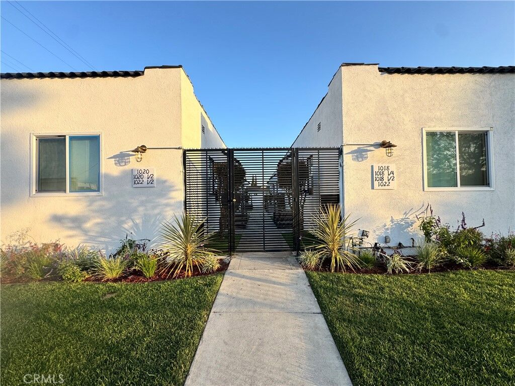 Property Photo:  1018 E 79th  CA 90001 