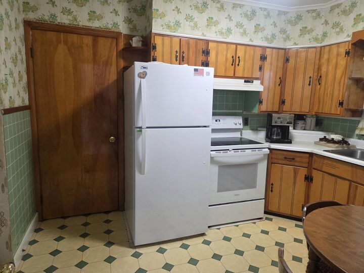 Property Photo:  66 Poplar Street  ME 04462 