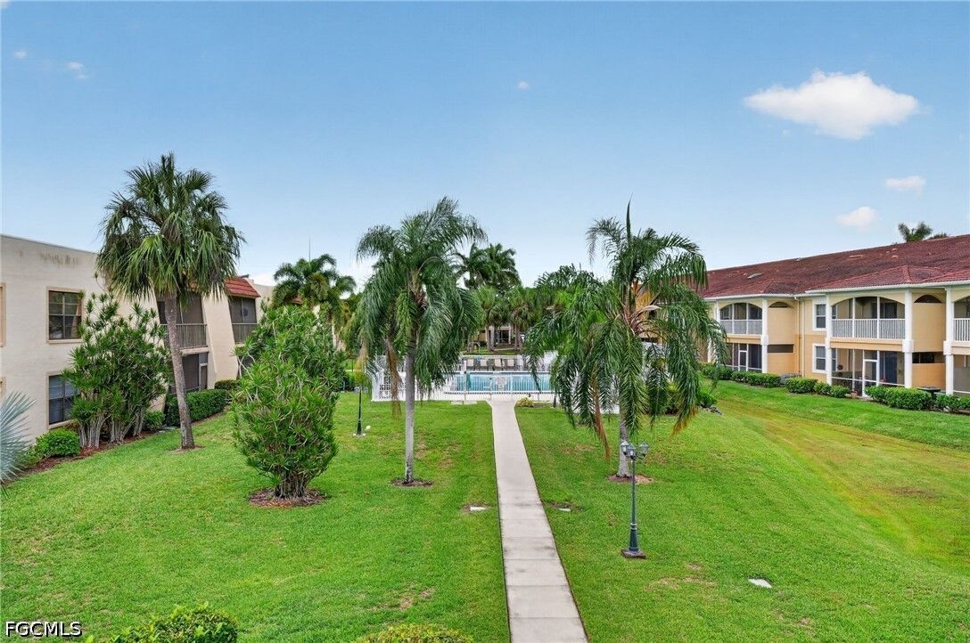 Property Photo:  12481 McGregor Boulevard 17  FL 33919 