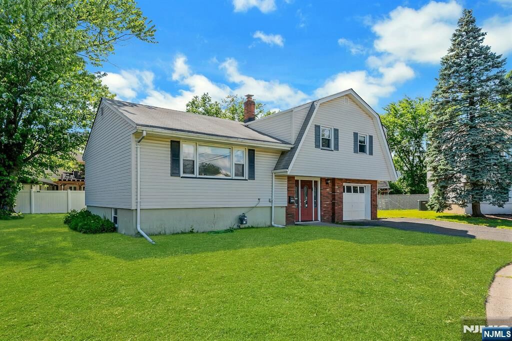 Property Photo: 18-00 Scialla Court NJ 07410